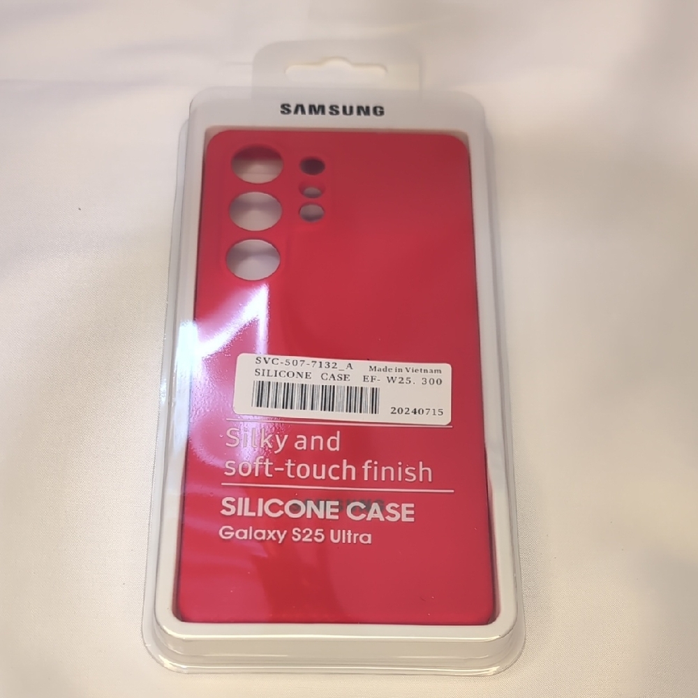 Samsung Galaxy S25 Ultra Soft Silicone Case - Vibrant Red